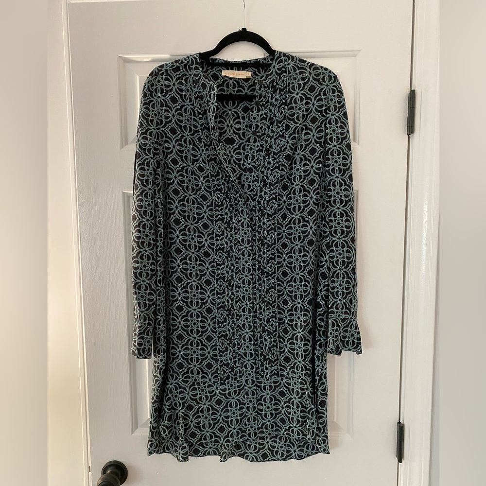 Tory Burch button shift dress. Size 8.
